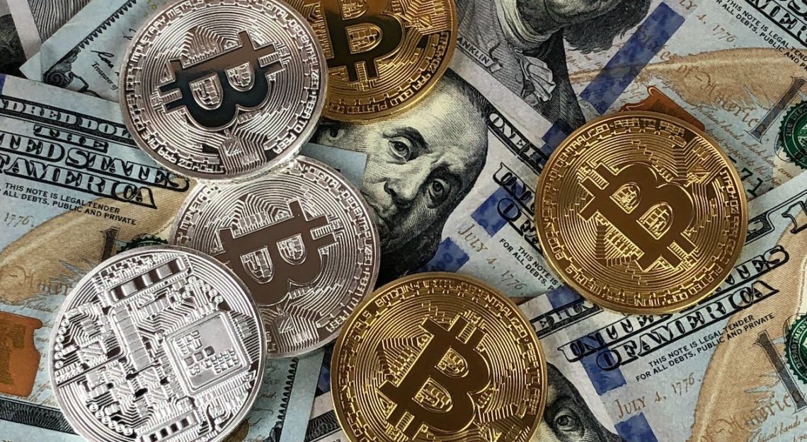 Podaż bitcoina coraz niższa. Ludzie nie chcą sprzedawać kryptowaluty. Liczą na dalsze wzrosty? | FXMAG INWESTOR